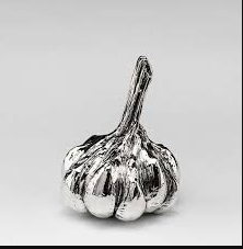 सांवलिया सेठ को चढ़ाया डेढ़ किलो चांदी का लहसुन